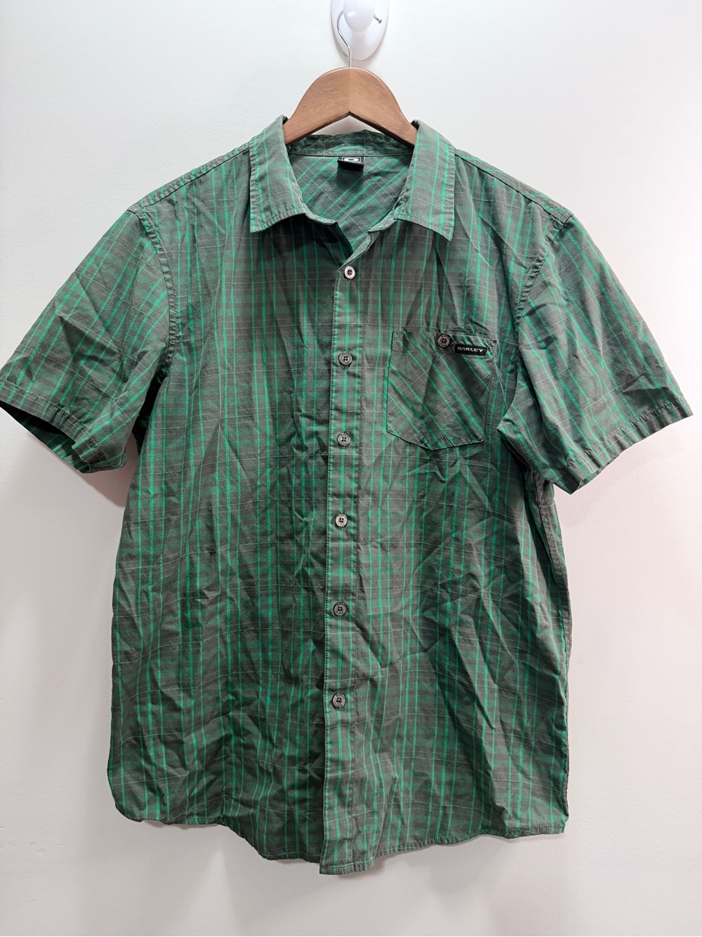 Oakley Casual Short-Sleeve Green Plaid Button-Down Shirt Size Medium